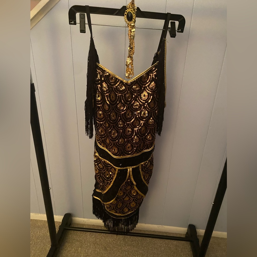 Women’s speakeasy flapper 1920s Halloween costume